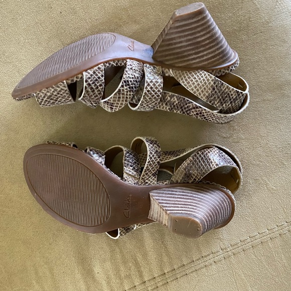 Clarks Ranae Estelle Snakeskin print with stack heel & open toe size 7 - Picture 12 of 16